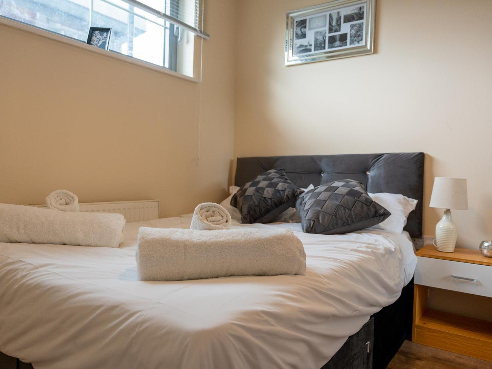 Luxury 2 Bed Apartment - Near Heathrow, Legoland, Windsor Σλόουθ Εξωτερικό φωτογραφία